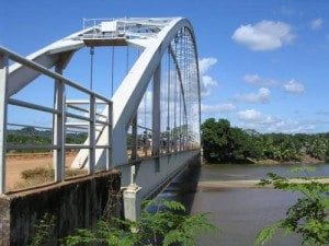 Pont Lokoho à arches en acier à Sambava